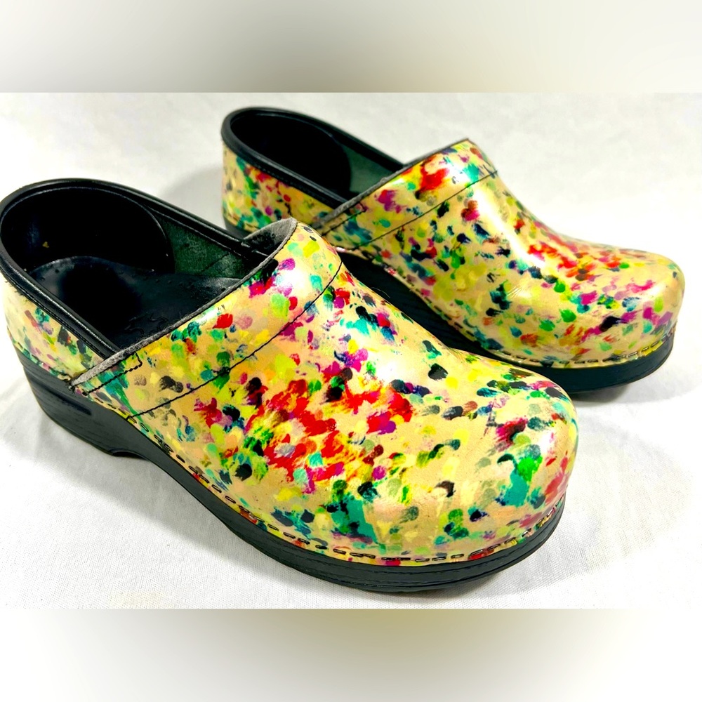 Dansko Professional Fresco Patent Leather Multicolor Clogs Sz 37 us 7